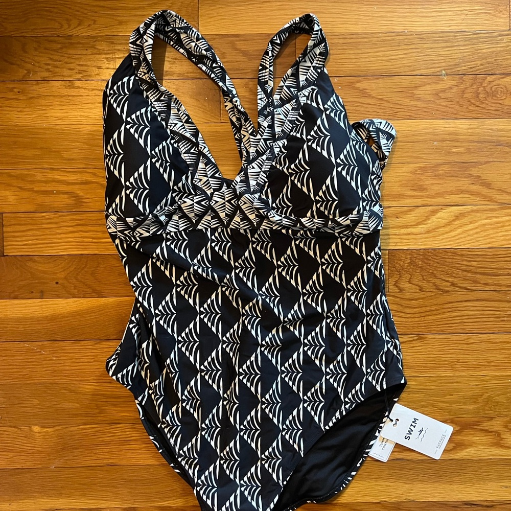 BRAND NEW Black & White Patterned Swimsuit Size US16